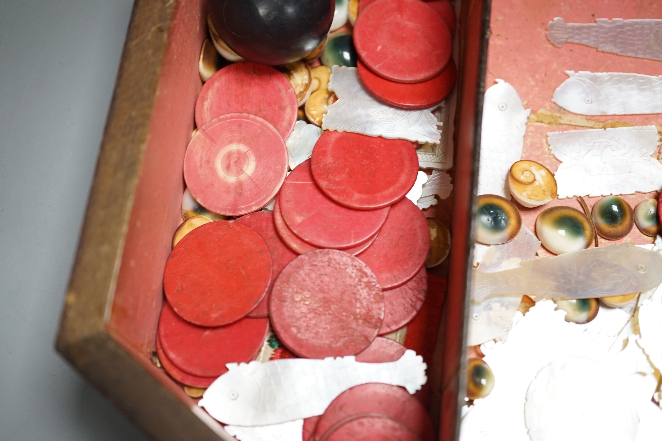 A Regency octagonal painted sycamore work box, containing mother of pearl and bone counters 26cm